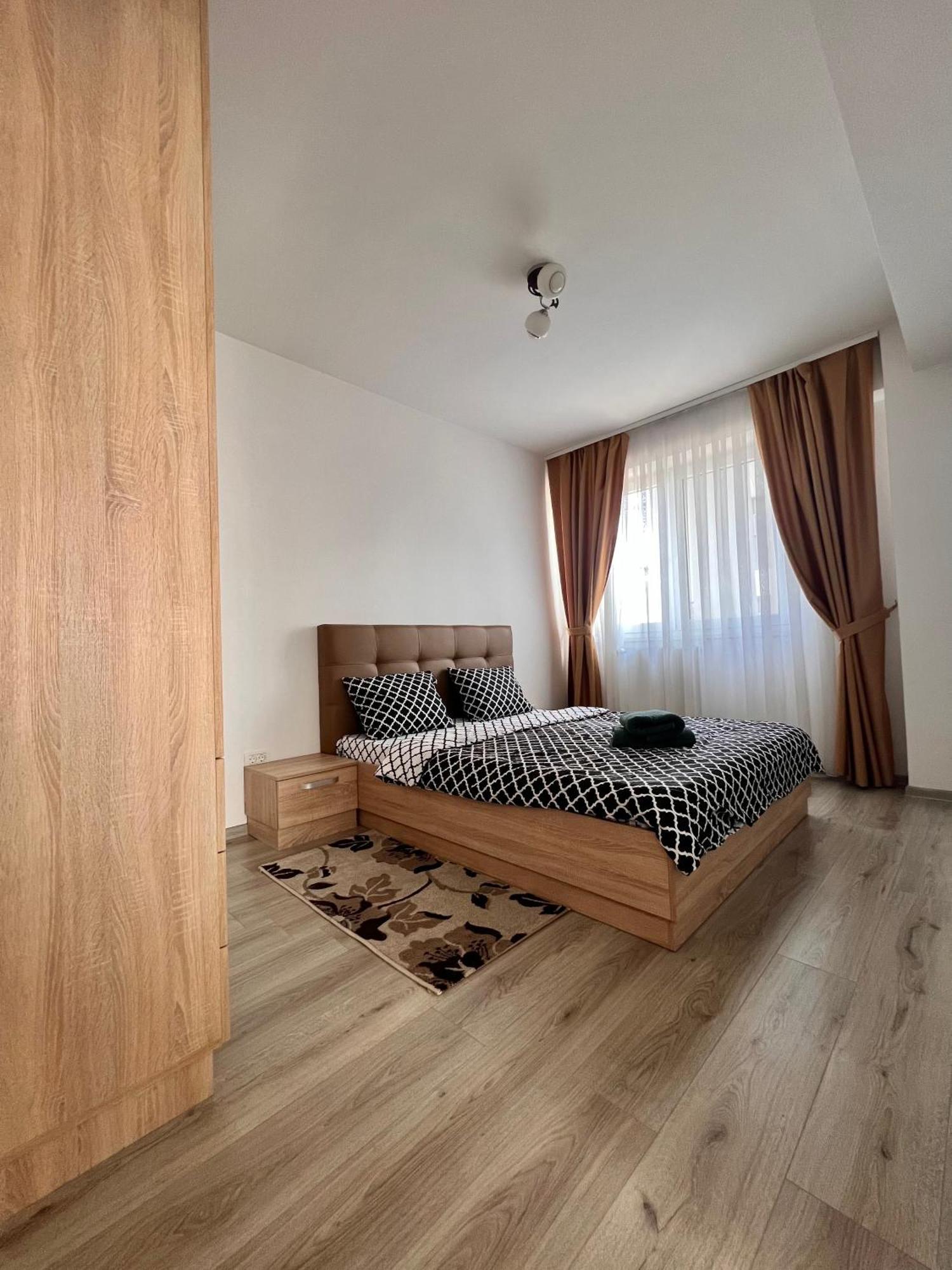 Апартаменти Apartament Madeira Орадя Екстер'єр фото