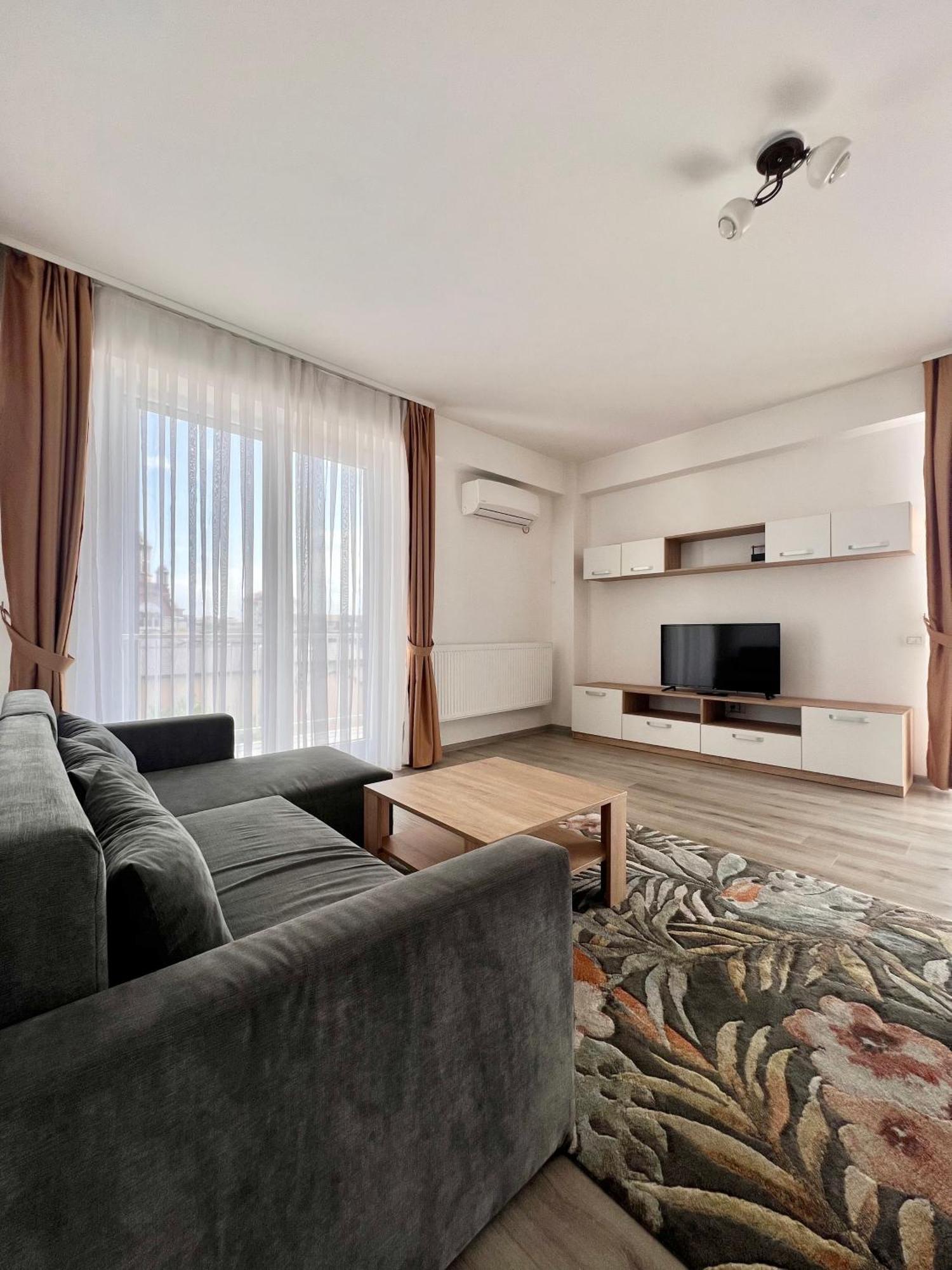 Апартаменти Apartament Madeira Орадя Екстер'єр фото